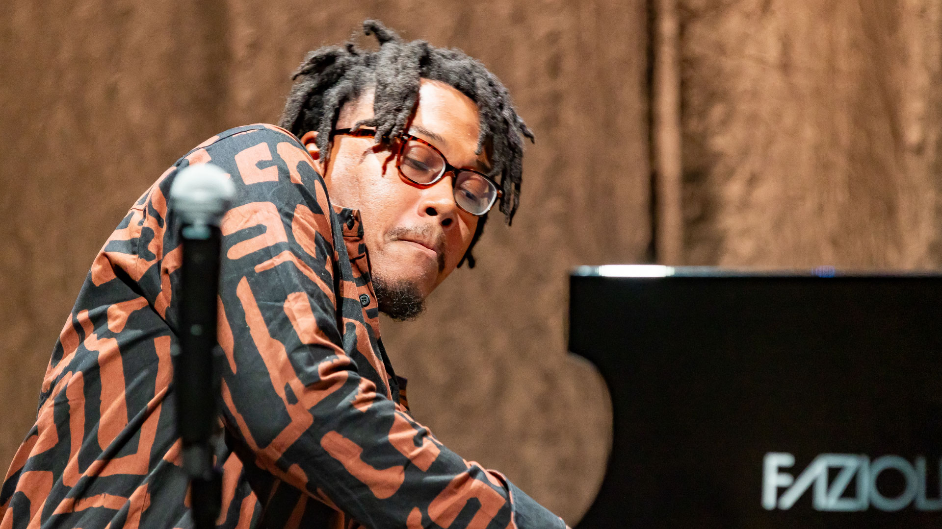 jahari stampley plays a piano with his eyes closed